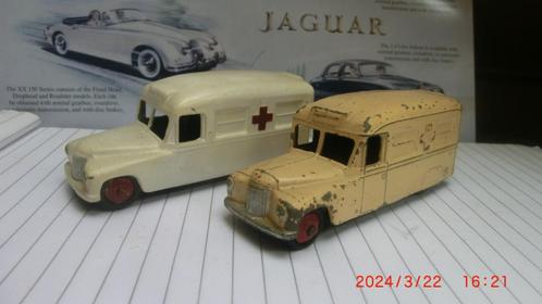 2x Daimler Ambulance 253 Dinky Toys., Hobby en Vrije tijd, Modelauto's | 1:43, Gebruikt, Auto, Dinky Toys, Ophalen of Verzenden