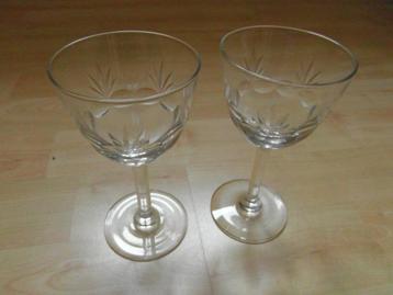 2 glazen retro/ vintage beschikbaar voor biedingen