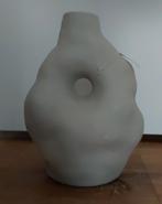 Vaas Madam Stoltz - 22cm hoog, Huis en Inrichting, Overige kleuren, Aardewerk of Porselein, Nieuw, Ophalen of Verzenden