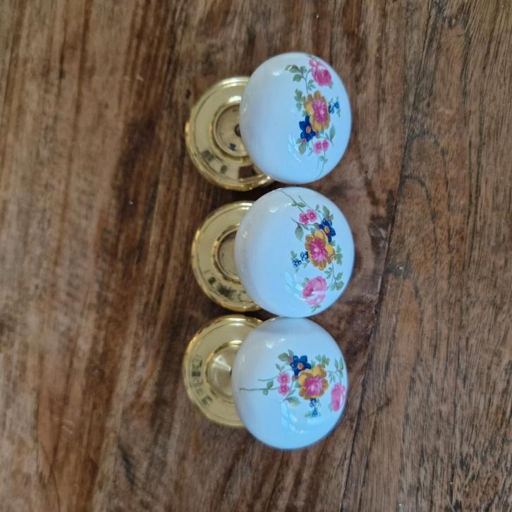 3 beschilderde porseleinen kastdeurknoppen, Doe-het-zelf en Verbouw, Hang- en Sluitwerk, Zo goed als nieuw, Overige typen, Ophalen of Verzenden