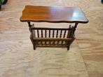 Vintage Houten Bijzettafel met Krantenbak, Huis en Inrichting, Woonaccessoires | Krantenbakken en Lectuurbakken, Ophalen, Gebruikt