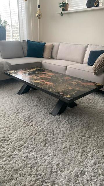 Salontafel met zwart stalen x poten beschikbaar voor biedingen