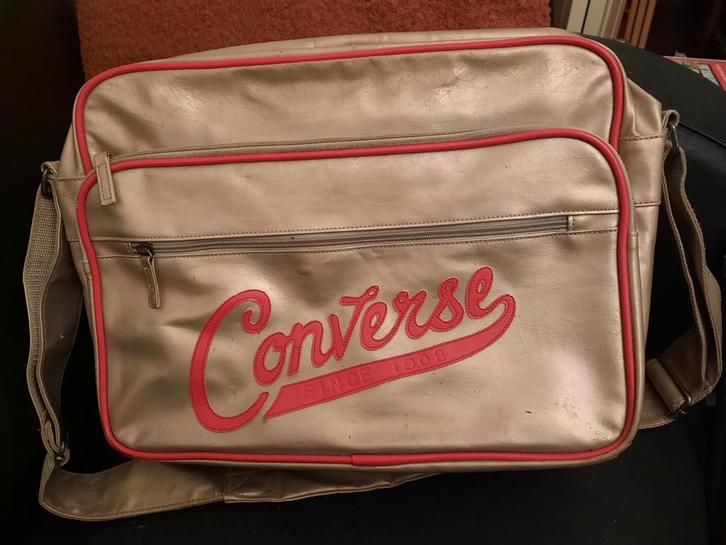 Leuke Converse Allstars schoudertas, Sieraden, Tassen en Uiterlijk, Tassen | Rugtassen, Gebruikt, Overige merken, 25 tot 40 cm