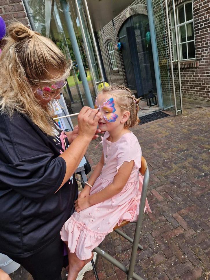 Mevrouw Schmink zorgt voor een leuke sfeer op jouw feestje., Diensten en Vakmensen, Kinderfeestjes en Entertainers, Schmink- of Themafeestjes
