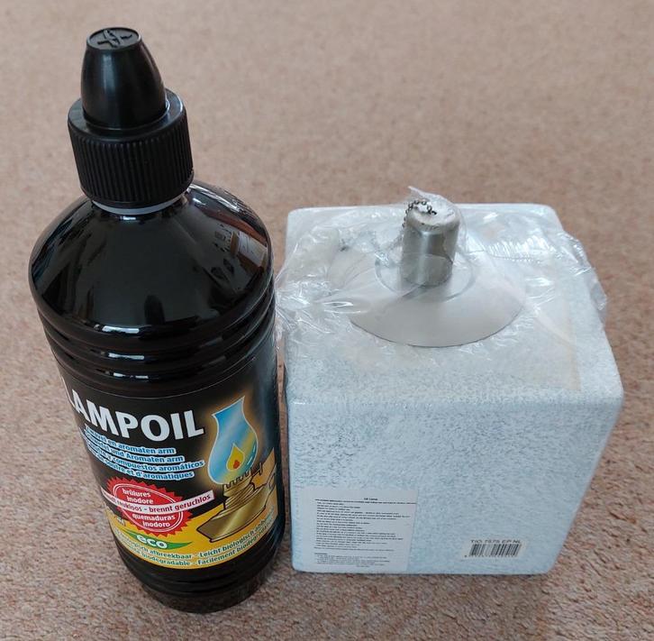 Set olielamp met onaangebroken literfles lampolie - nieuw!, Huis en Inrichting, Woonaccessoires | Kandelaars en Kaarsen, Nieuw