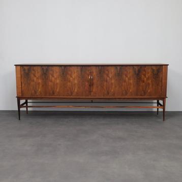 remarkable Mid-Century Danish Rosewood Sideboard, 1960s beschikbaar voor biedingen