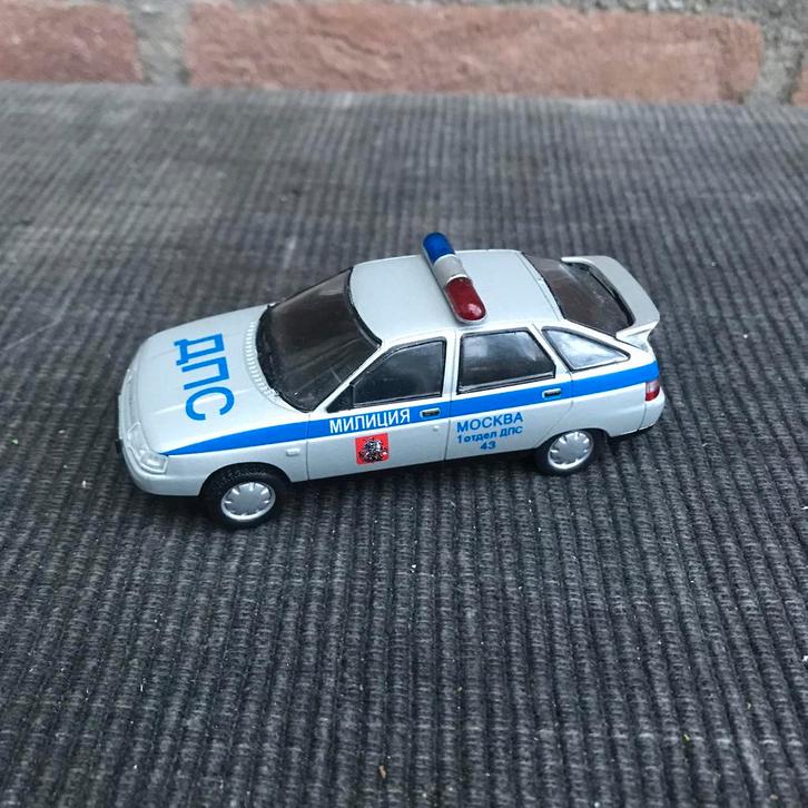 1:43 LADA RUSSISCHE POLITIE …… 5,-, Hobby en Vrije tijd, Modelauto's | 1:43, Zo goed als nieuw, Auto, Overige merken, Ophalen of Verzenden