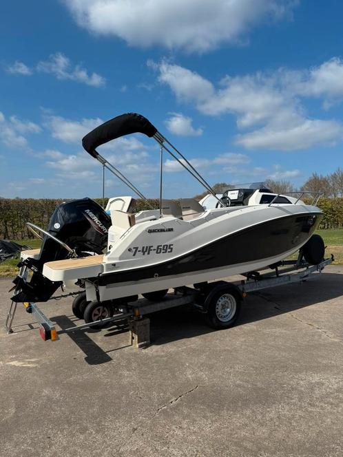 Quicksilver Activ 555 Cabin Mercury 80PK, Watersport en Boten, Speedboten, Zo goed als nieuw, 3 tot 6 meter, Benzine, 70 tot 120 pk