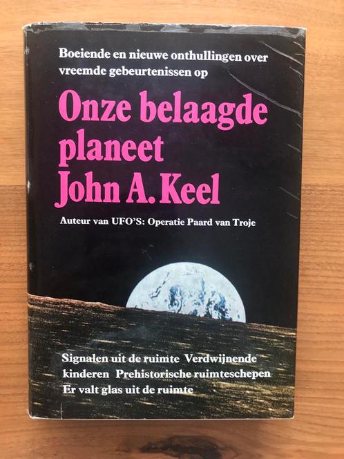 Onze Belaagde Planeet - John A. Keel (1974), Boeken, Wetenschap, Zo goed als nieuw, Natuurwetenschap, Ophalen of Verzenden