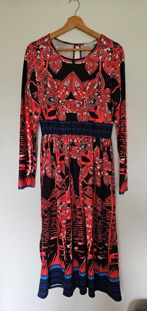 Bijzonder vrolijke lange jurk, Kleding | Dames, Jurken, Gedragen, Maat 42/44 (L), Rood, Onder de knie, Ophalen of Verzenden