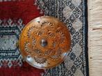 Indonesische rond houten uitgesneden doosje met deksel ., Ophalen of Verzenden