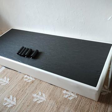 Bed/ 200 x 80 /. Gratis. beschikbaar voor biedingen