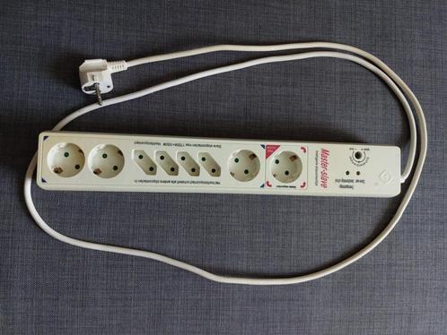 Master-slave stekkerblok met overspannings bescherming., Audio, Tv en Foto, Audiokabels en Televisiekabels, Gebruikt, Overige kabels