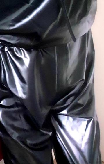 Complete imitatieleren outfit  beschikbaar voor biedingen
