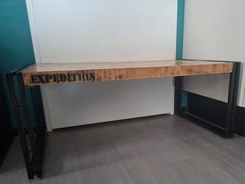 Industriële salontafel  beschikbaar voor biedingen