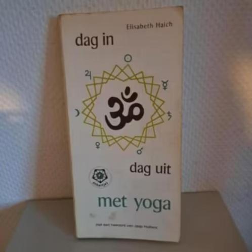 DAG IN DAG UIT MET YOGA - Elisabeth Haich, Boeken, Esoterie en Spiritualiteit, Gelezen, Instructieboek, Meditatie of Yoga, Ophalen of Verzenden