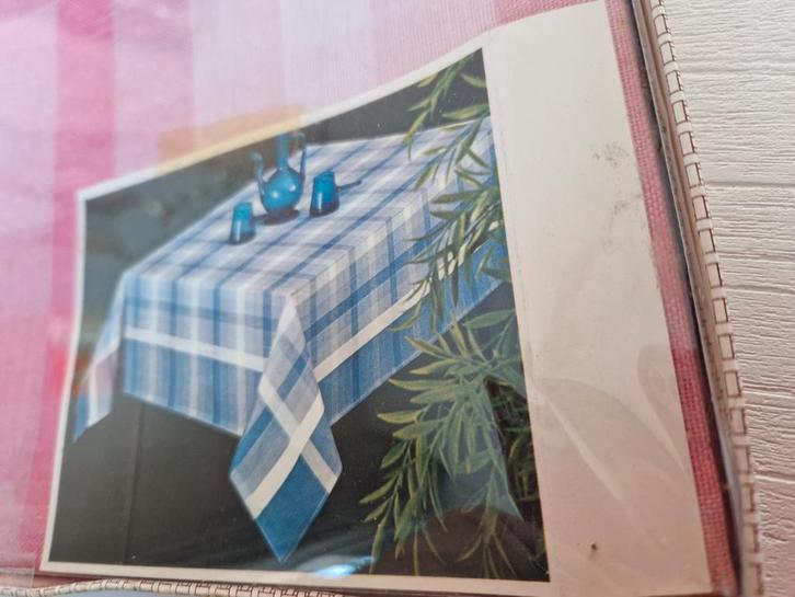 Retro tafelkleed met servetten, Huis en Inrichting, Keuken | Textiel, Nieuw, Tafelkleed of Tafelzeil, Overige kleuren, Ophalen of Verzenden