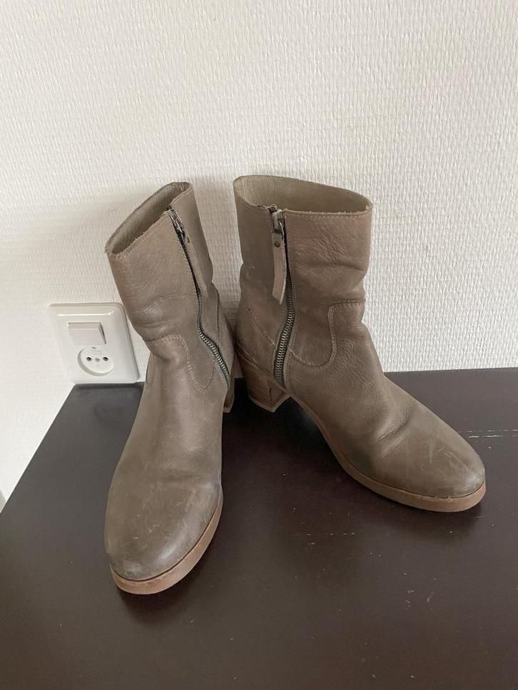 zo goed als nieuwe leren AQA laarsjes mt.40 € 14,00, Kleding | Dames, Schoenen, Zo goed als nieuw, Lage of Enkellaarzen, Ophalen of Verzenden
