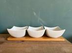 Houten plankje met 3 schaaltjes, Huis en Inrichting, Keuken | Servies, Ophalen of Verzenden, Wedgwood, Aardewerk, Schaal of Schalen
