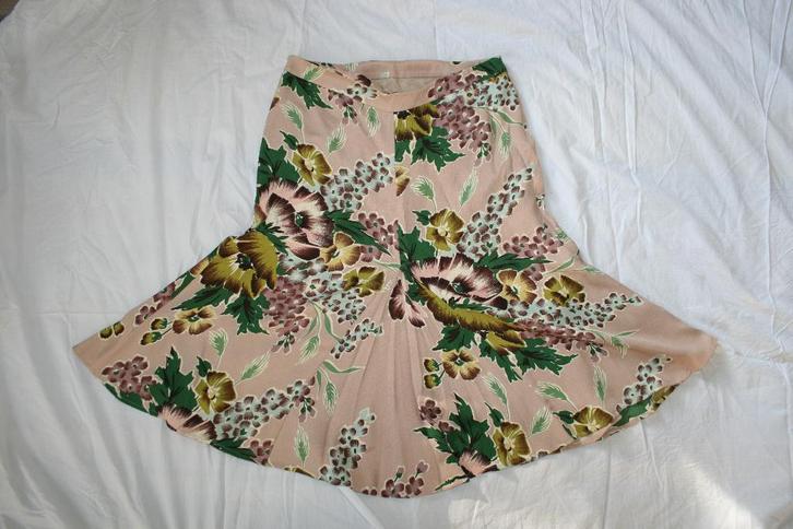 Malene Birger zijden rok, Kleding | Dames, Rokken, Zo goed als nieuw, Maat 38/40 (M), Beige, Onder de knie, Ophalen of Verzenden