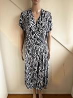 Kyra jurk maat L wit donkerblauw print overslag, Kleding | Dames, Jurken, Blauw, Maat 42/44 (L), Ophalen of Verzenden, Zo goed als nieuw