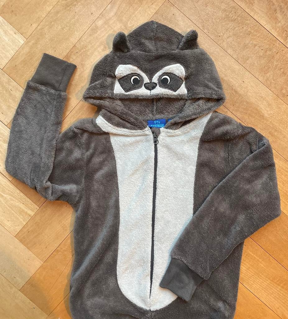 Leuke wasbeer Onesie maat 146, Ophalen of Verzenden, Zo goed als nieuw, Jongen of Meisje, Overige typen