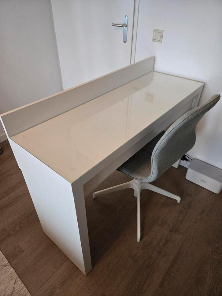 Ikea Malm bureau/kaptafel met Langfjall bureaustoel, Huis en Inrichting, Bureaus, Ophalen