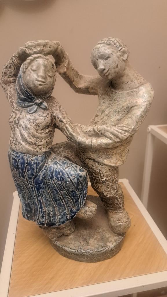 Uniek Handgevormd Keramisch Beeld – Dansend Paar – Chamotte, Ophalen