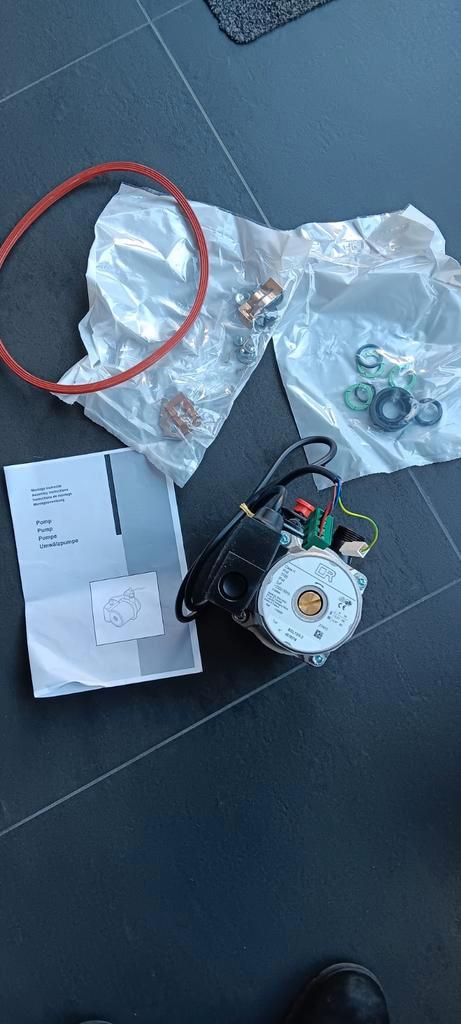Remeha CV-pomp 28C - Nieuw in doos, Doe-het-zelf en Verbouw, Verwarming en Radiatoren, Nieuw, Overige typen, Ophalen