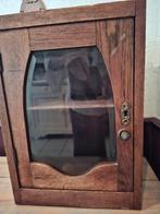 Mooi klein houten kastje met glazen deur ., Ophalen