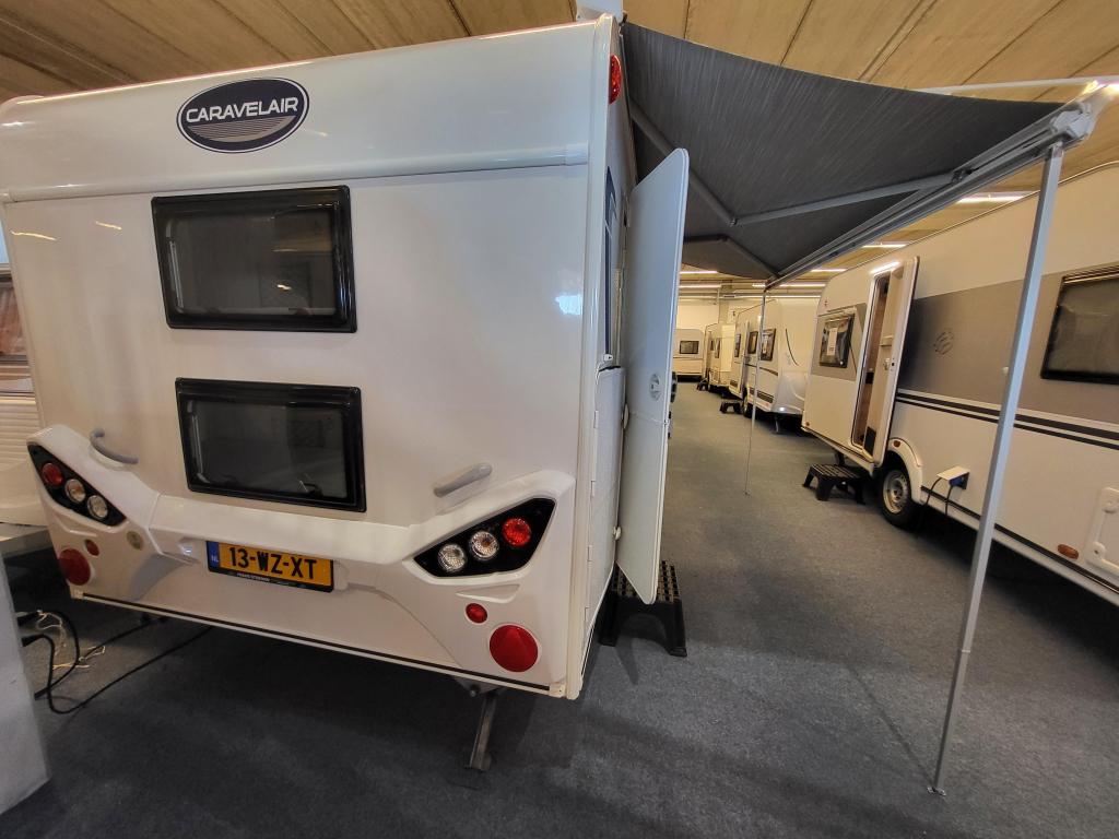 Caravelair Alba Family 426; cassetteluifel, voortent, mover, Dwarsbed, Bedrijf, Treinzit, Caravelair