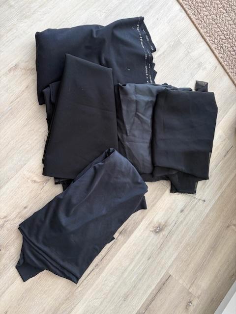 4 zwarte lappen stof    zie tekst, Hobby en Vrije tijd, Stoffen en Lappen, Nieuw, Overige materialen, 120 cm of meer, 200 cm of meer