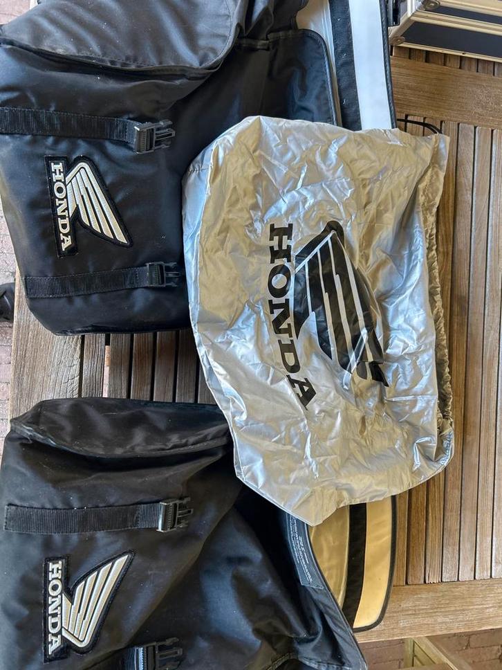 Originele vintage HONDA motortassen voor oudere modellen, Motoren, Accessoires | Koffers en Tassen, Gebruikt, Ophalen of Verzenden