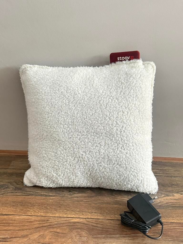 Stoov warmtekussen Ploov S2 - 45x45 - Woolly Off White, Huis en Inrichting, Woonaccessoires | Kussens, Ophalen of Verzenden, Zo goed als nieuw