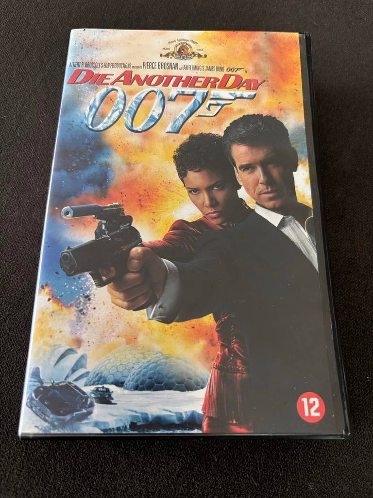 James Bond 007: Die Another Day VHS - Pierce Brosnan, Vanaf 12 jaar, Ophalen of Verzenden, Zo goed als nieuw, Actiethriller