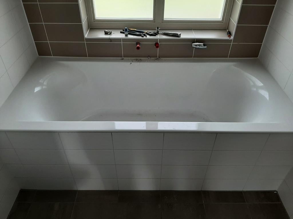 Ruim, mooi bad, 5 jaar jong, direct op te halen, Ophalen, Zo goed als nieuw, Bad