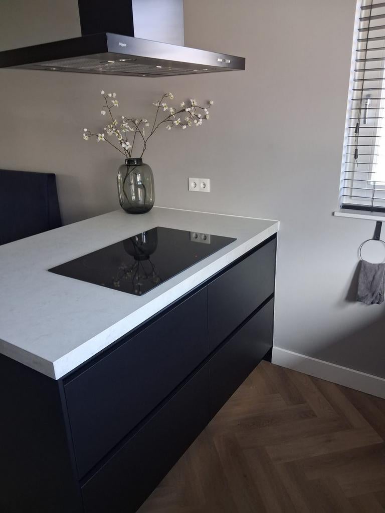 Super nette Zwarte keuken met schiereiland., Huis en Inrichting, Keuken | Complete keukens, Ophalen, Zwart, Overige typen, Zo goed als nieuw