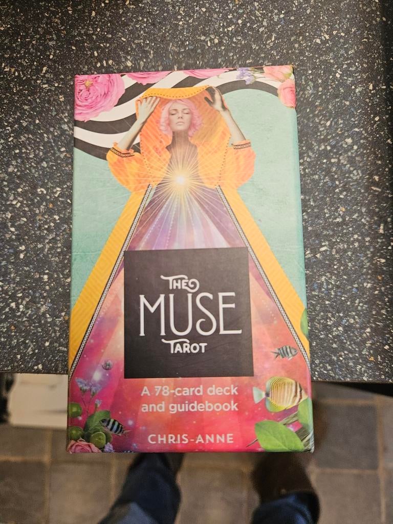 The Muse Tarot - 78 kaarten deck en gids, Boeken, Esoterie en Spiritualiteit, Zo goed als nieuw, Overige typen, Tarot of Kaarten leggen