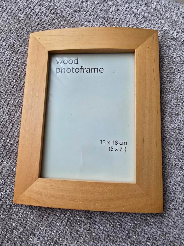 Te koop houten foto lijst 13x18cm., Audio, Tv en Foto, Fotografie | Fotolijsten, Ophalen of Verzenden, Zo goed als nieuw