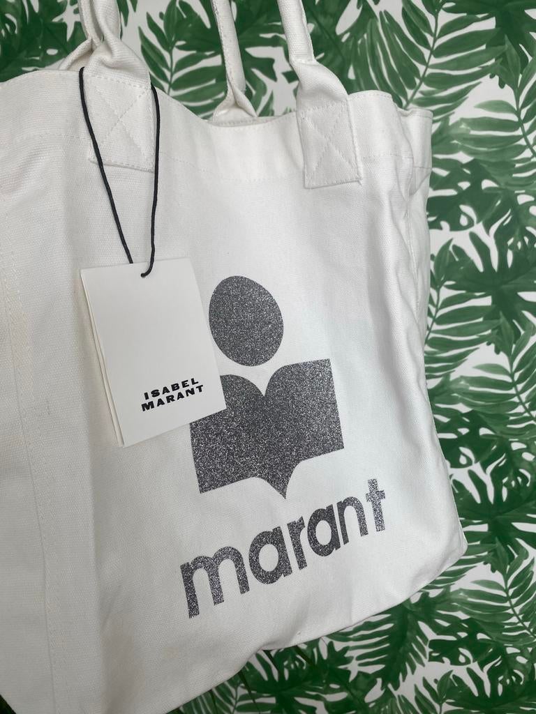 Nieuwe Isabel Marant Yenky tas wit met zilverglitter logo, Sieraden, Tassen en Uiterlijk, Tassen | Damestassen, Verzenden, Nieuw
