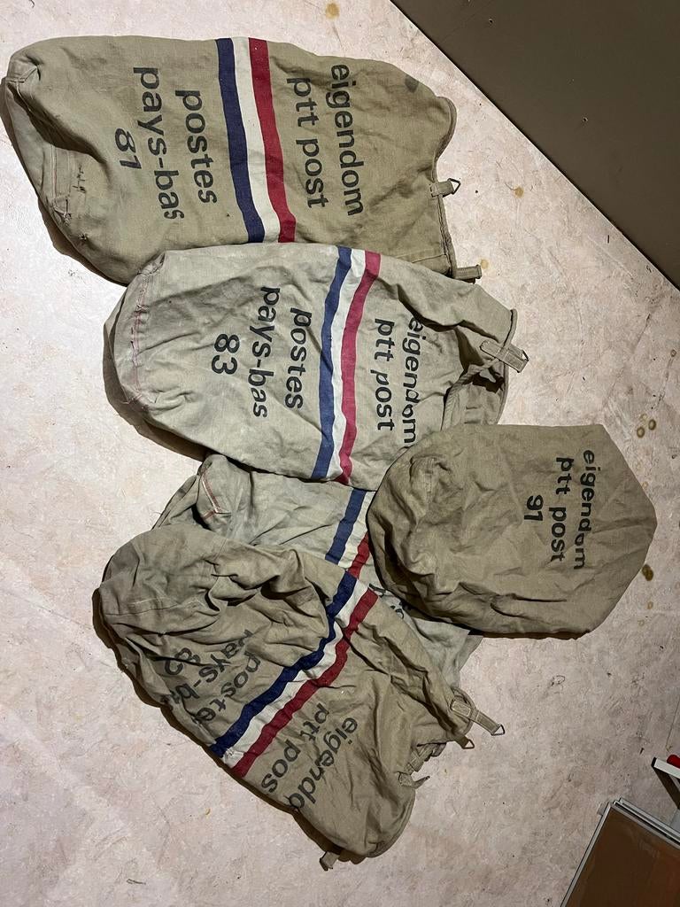 Oude originele PTT postzakken, Ophalen