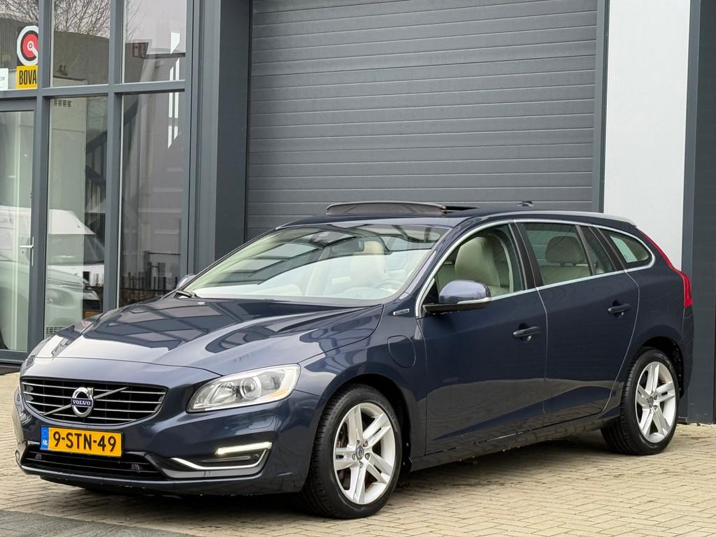 Volvo V60 2.4 D6 AWD Plug-In Hybrid / SCHUIFDAK / TREKHAAK, Auto's, Volvo, Automaat, Startonderbreker, Blauw, Vierwielaandrijving