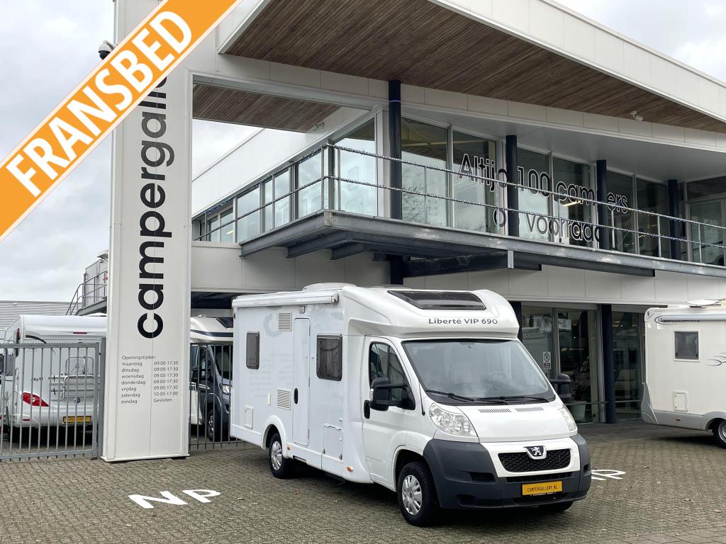 Capron Liberté VIP 690 VIP FRANSBED+HEFBED DAKAIR, Caravans en Kamperen, Campers, Bedrijf, 6 tot 7 meter, Carado, Tot en met 4