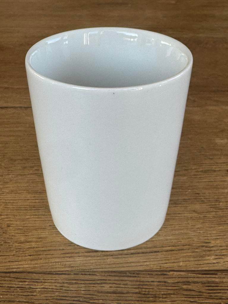 Twee witte bekers van Arzberg Germany, Ophalen of Verzenden, Zo goed als nieuw, Overige stijlen, Kop(pen) en/of Schotel(s)