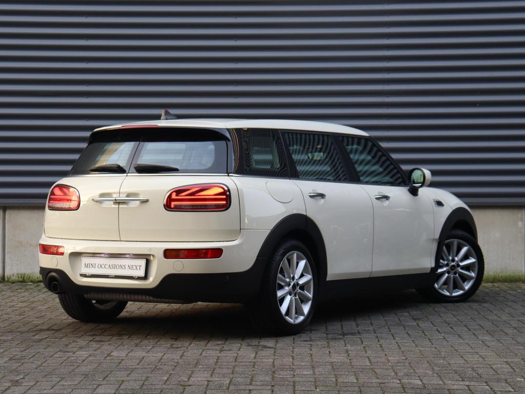 Mini Clubman One | Cruise Control + Apple Carplay + Parkeers, Auto's, Stof, Gebruikt, Wit, Handgeschakeld