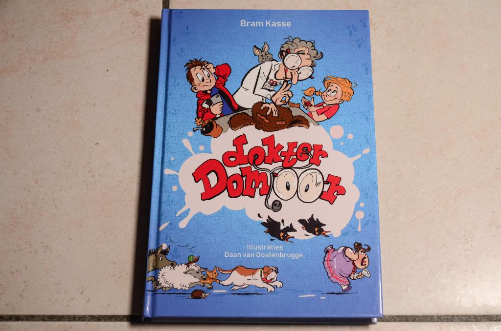 Dokter Domoor / Bram Kasse AVI E5  , Ophalen of Verzenden, Zo goed als nieuw, Fictie algemeen