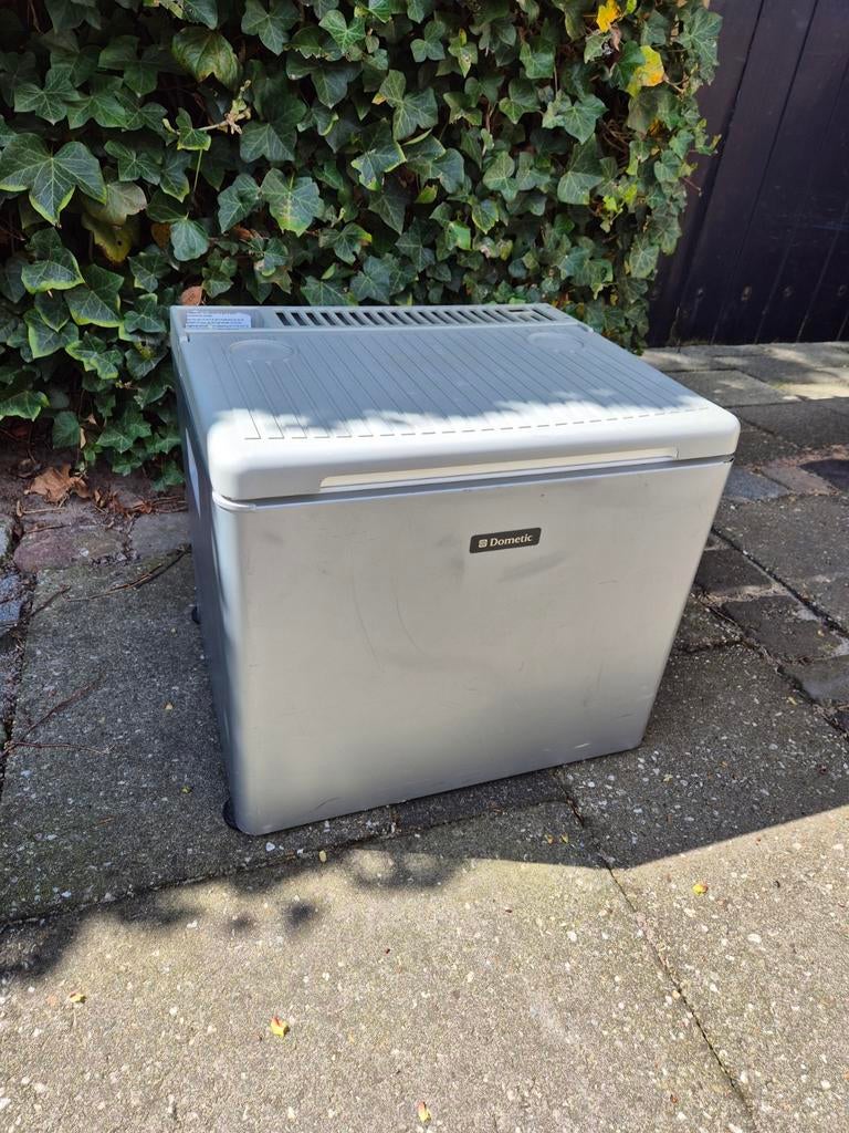 DOMETIC KOELBOX, Caravans en Kamperen, Ophalen of Verzenden, Zo goed als nieuw, Koelbox, Compressor