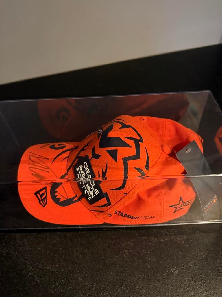 Max Verstappen pet met handtekening - Formule 1 Memorabilia, Ophalen of Verzenden, Zo goed als nieuw, Overige sporten, Pet of Muts
