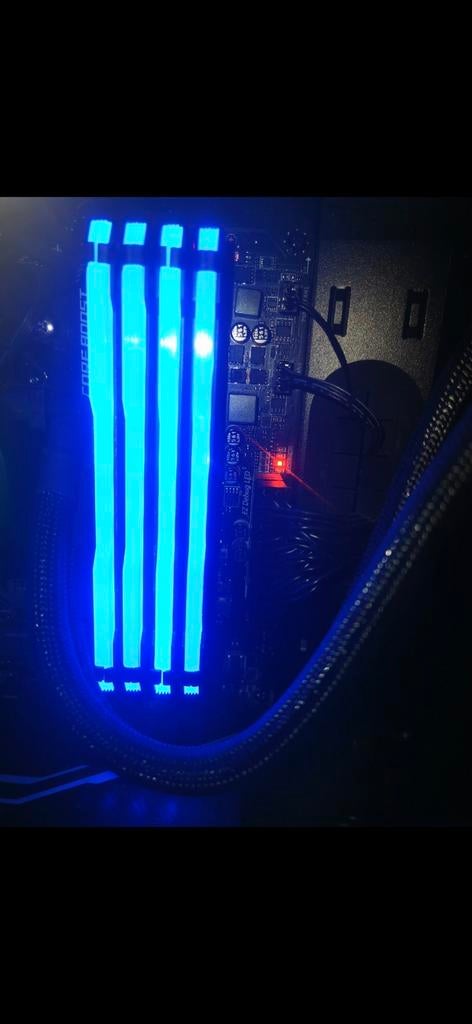 Corsair Vengeance Pro RGB 32GB (4x8GB) 3200MHz DDR4 RAM, Computers en Software, RAM geheugen, 32 GB, DDR4, Ophalen of Verzenden