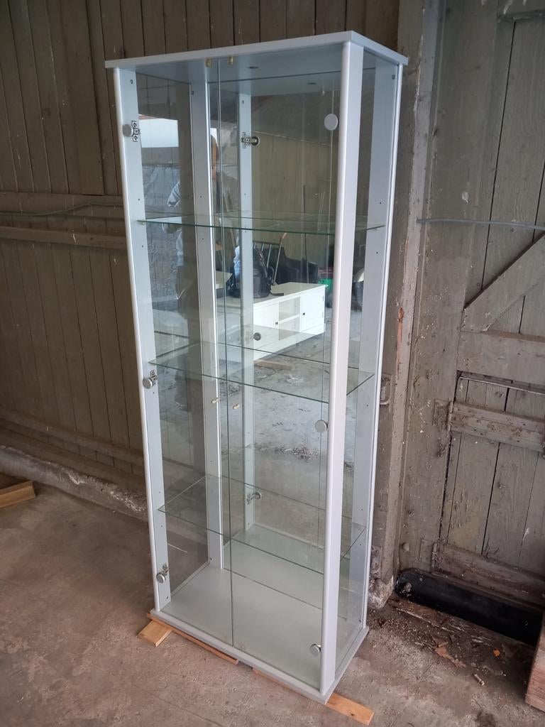 Mooie glazen vitrine met spiegel wand, Ophalen, 50 tot 100 cm, 150 tot 200 cm, 25 tot 50 cm